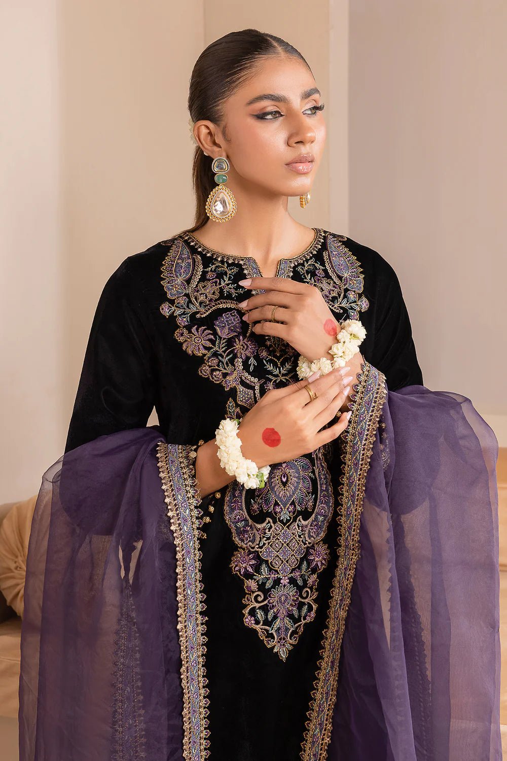 BLACK EMBROIDERED VELVET UF-426