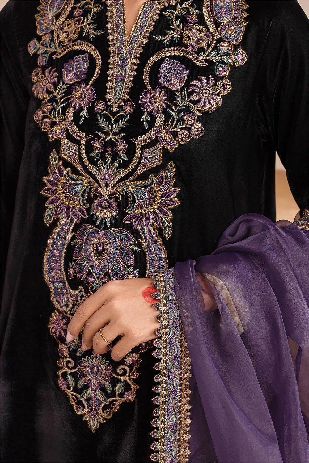 BLACK EMBROIDERED VELVET UF-426